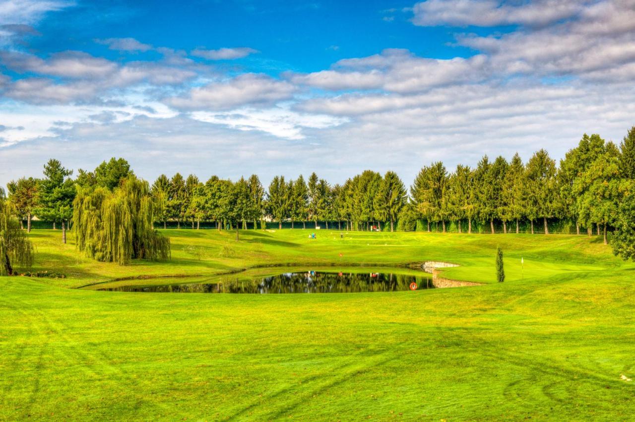 Le Robinie Golf & Resort Solbiate Olona Exterior photo