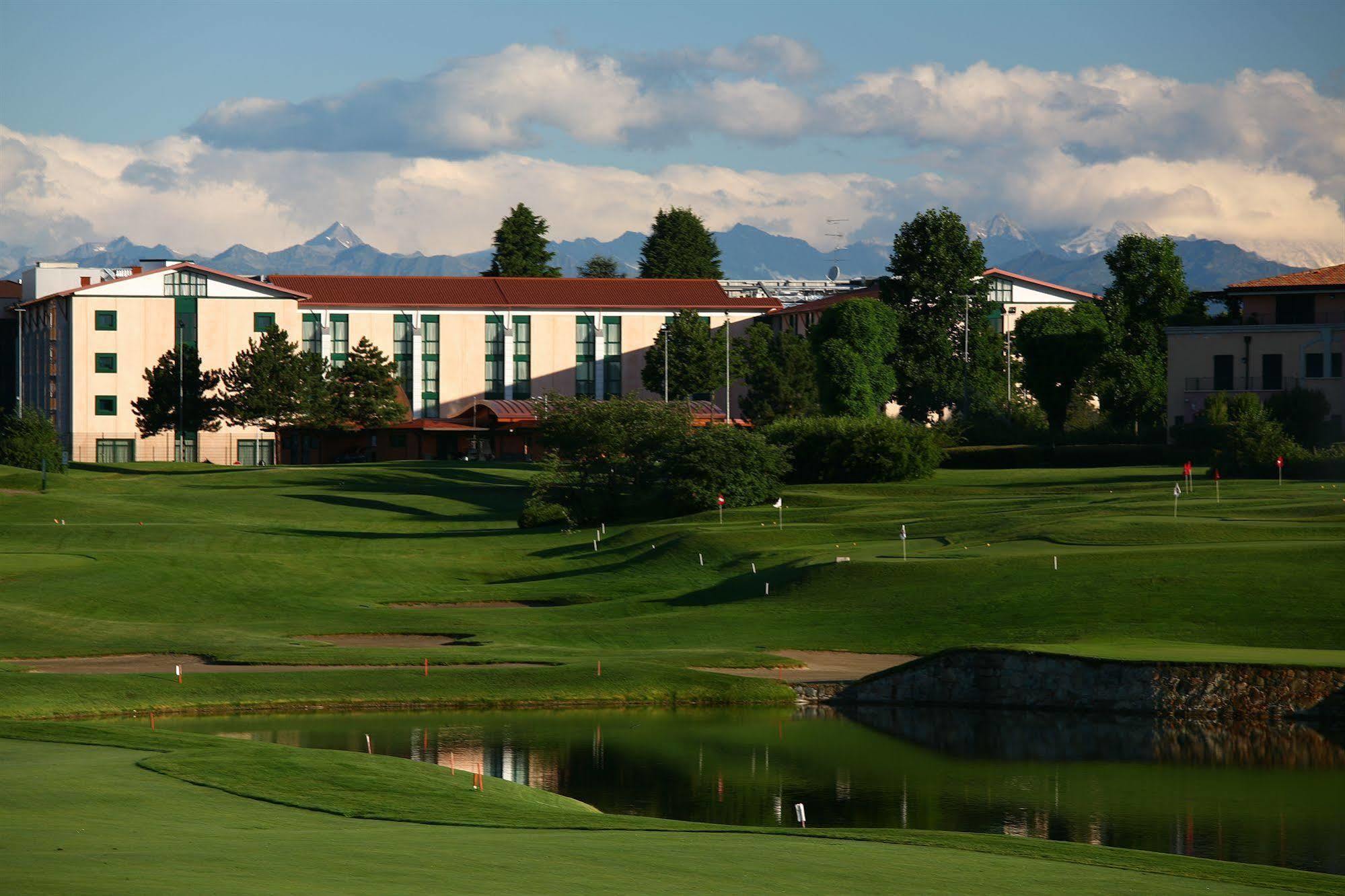 Le Robinie Golf & Resort Solbiate Olona Exterior photo